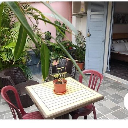 Appartements Et Chambres En Coeur De Ville Saint-Denis - Entree Autonome - Check In 14H30- Екстер'єр фото