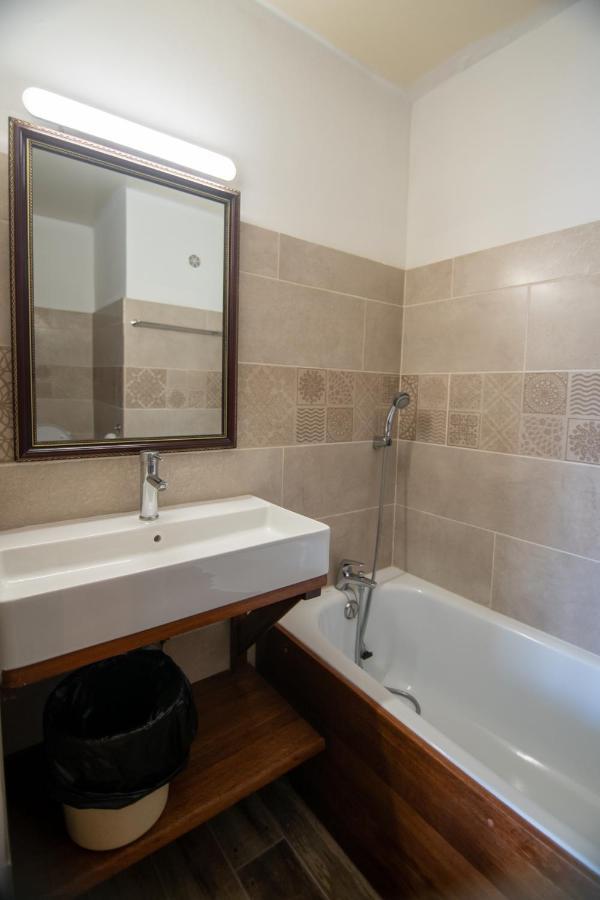 Appartements Et Chambres En Coeur De Ville Saint-Denis - Entree Autonome - Check In 14H30- Екстер'єр фото