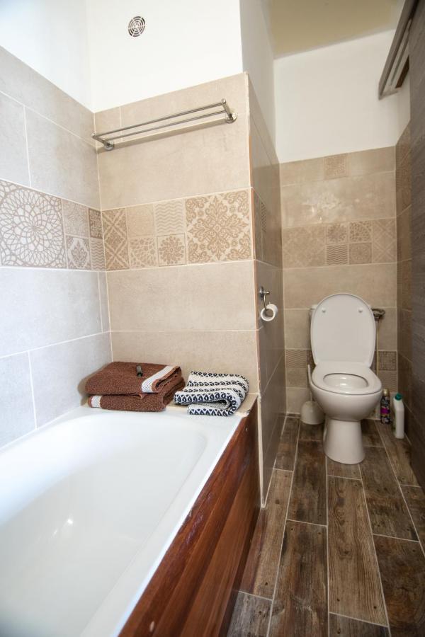 Appartements Et Chambres En Coeur De Ville Saint-Denis - Entree Autonome - Check In 14H30- Екстер'єр фото