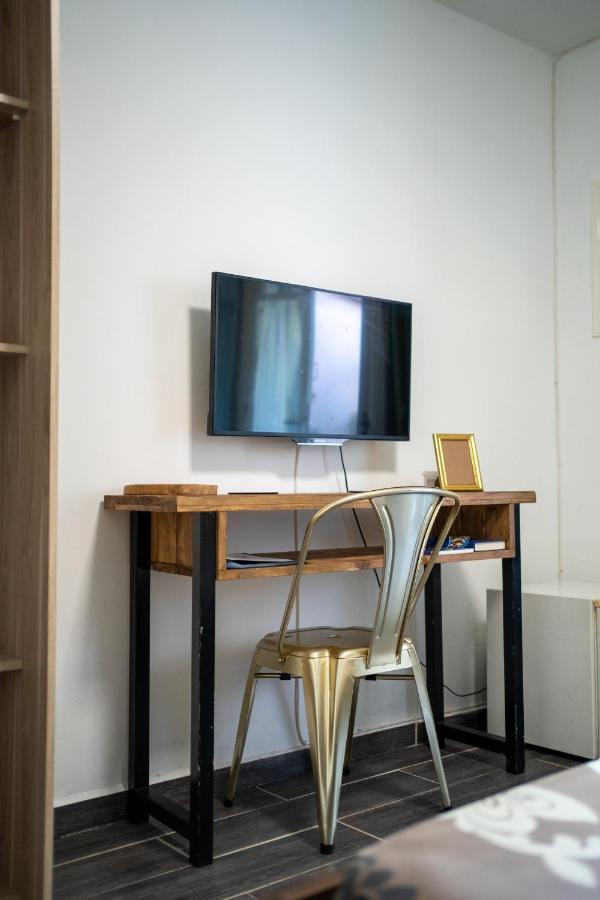 Appartements Et Chambres En Coeur De Ville Saint-Denis - Entree Autonome - Check In 14H30- Екстер'єр фото