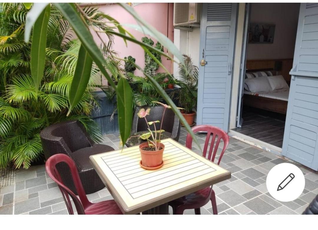 Appartements Et Chambres En Coeur De Ville Saint-Denis - Entree Autonome - Check In 14H30- Екстер'єр фото