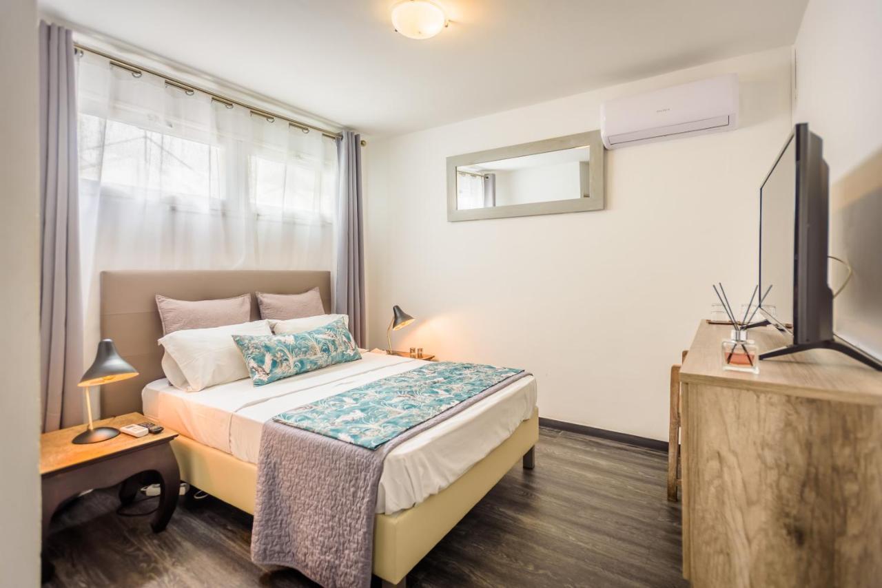 Appartements Et Chambres En Coeur De Ville Saint-Denis - Entree Autonome - Check In 14H30- Екстер'єр фото