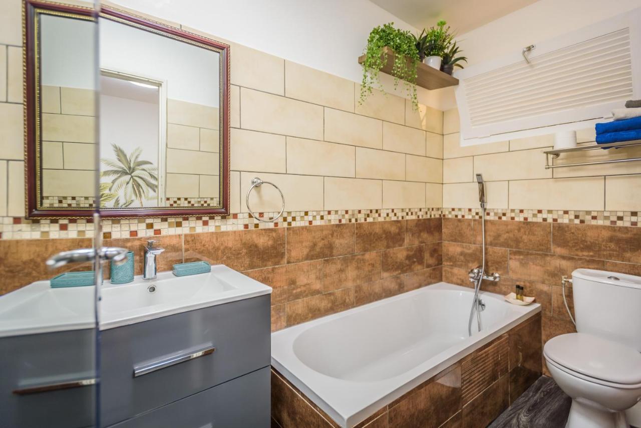Appartements Et Chambres En Coeur De Ville Saint-Denis - Entree Autonome - Check In 14H30- Екстер'єр фото